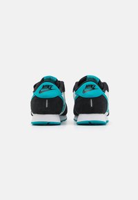 Nike Sportswear MD VALIANT UNISEX - Zapatillas - summit white/aquamarine/black