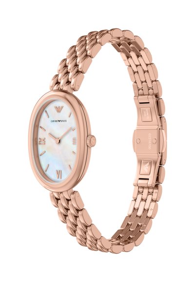 Horloge van roségoud met een ovale wijzerplaat en een parelmoeren wijzerplaat. Heeft Romeinse cijfers, een roestvrijstalen band en een decoratieve kroon.