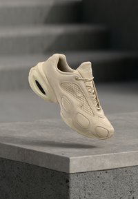 Επιλέχθηκε, oatmeal/metallic gold-coloured