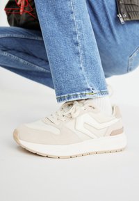Non sélectionné, light beige