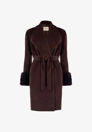 Brauner Wollmantel mit weitem Kragen, selbstbindendem Gürtel in der Taille und Pelzakzenten an den Bündchen. Verfügt über einen geraden Schnitt und eine weiche Textur.