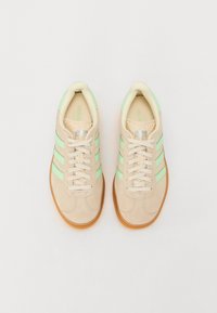 adidas Originals GAZELLE BOLD UNISEX - Zapatillas - white/semi green spark/cream white