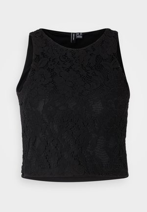 Fekete csipke crop top virágmintával, ujjatlan kivitelben, alján pedig egyszínű fekete béléssel. A textúra finoman részletes.