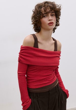 OFF-THE-SHOULDER GATHERED - Langarmshirt - red