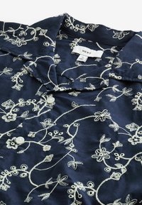 Next EMBROIDERED TEXTURE SHORT SLEEVE  - REGULAR FIT - Vapaa-ajan kauluspaita - navy blue