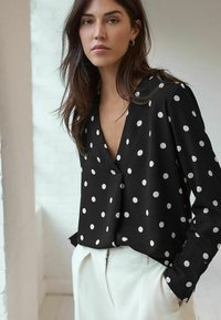 Next LONG SLEEVE OVERHEAD V-NECK - Camicetta - black white spot