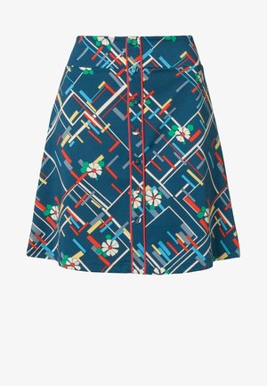Jupe évasée avec boutons devant, base bleu sarcelle foncé, lignes géométriques en rouge, blanc, bleu, jaune et fleurs blanches avec feuilles vertes.