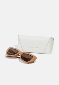 Michael Kors MONTECITO - Ochelari de soare - camel solid