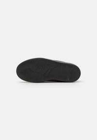 Puma COURTFLEX V2  - Scarpe da allenamento - black/dark shadow
