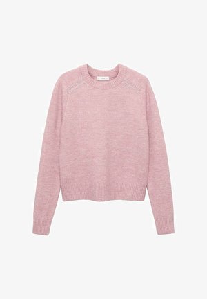 Pull rose clair en tissu doux, avec un col rond, un ourlet côtelé et des clous en argent décoratifs sur les épaules.