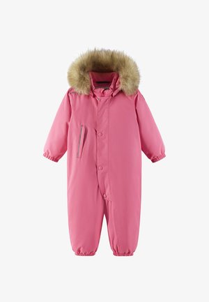 Mono acolchado rosa con capucha forrada de piel, cierres a presión, puños elásticos y un bolsillo lateral con cierre de cremallera. Acabado suave.