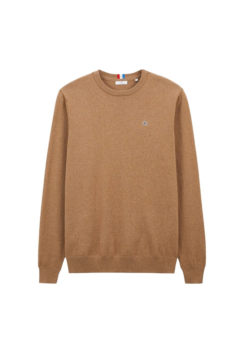 Pull en tricot marron avec un col rond, des manches longues et un ourlet côtelé. Présente un petit logo sur la poitrine et des détails rayés au col.