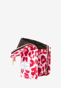 The Flat Lay Co. THE FLAT LAY CO. STANDING BRUSH CASE - Toalettmappe - pink leopard