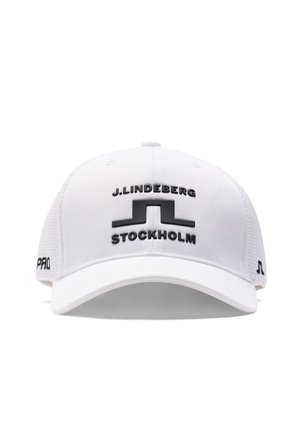 Gorra de béisbol blanca con texto y logotipo en negro de J.LINDEBERG y STOCKHOLM en la parte delantera, laterales de malla y pequeño logotipo en el lado izquierdo.