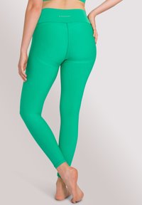 OCEANSAPART BEVERLY - Leggings - vivid green