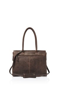 Bolso de cuero marrón con dos asas superiores y una correa de hombro ajustable. Presenta un bolsillo frontal y un acabado texturizado. Forma rectangular.