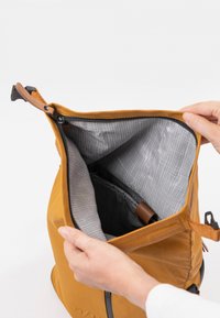 Aunts & Uncles FUKUI - Tagesrucksack - butterscotch