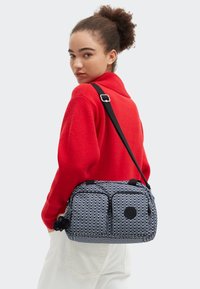 Kipling COOL DEFEA - Handtas - signature print