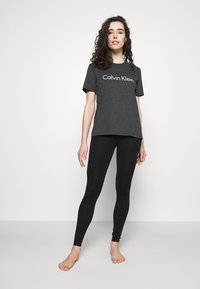 Calvin Klein Underwear COMFORT  - Parte de cima do pijama - charcoal heather