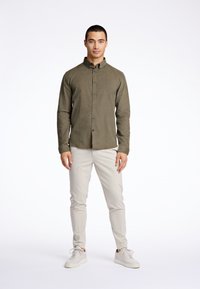 Lindbergh Button down-skjorte - army