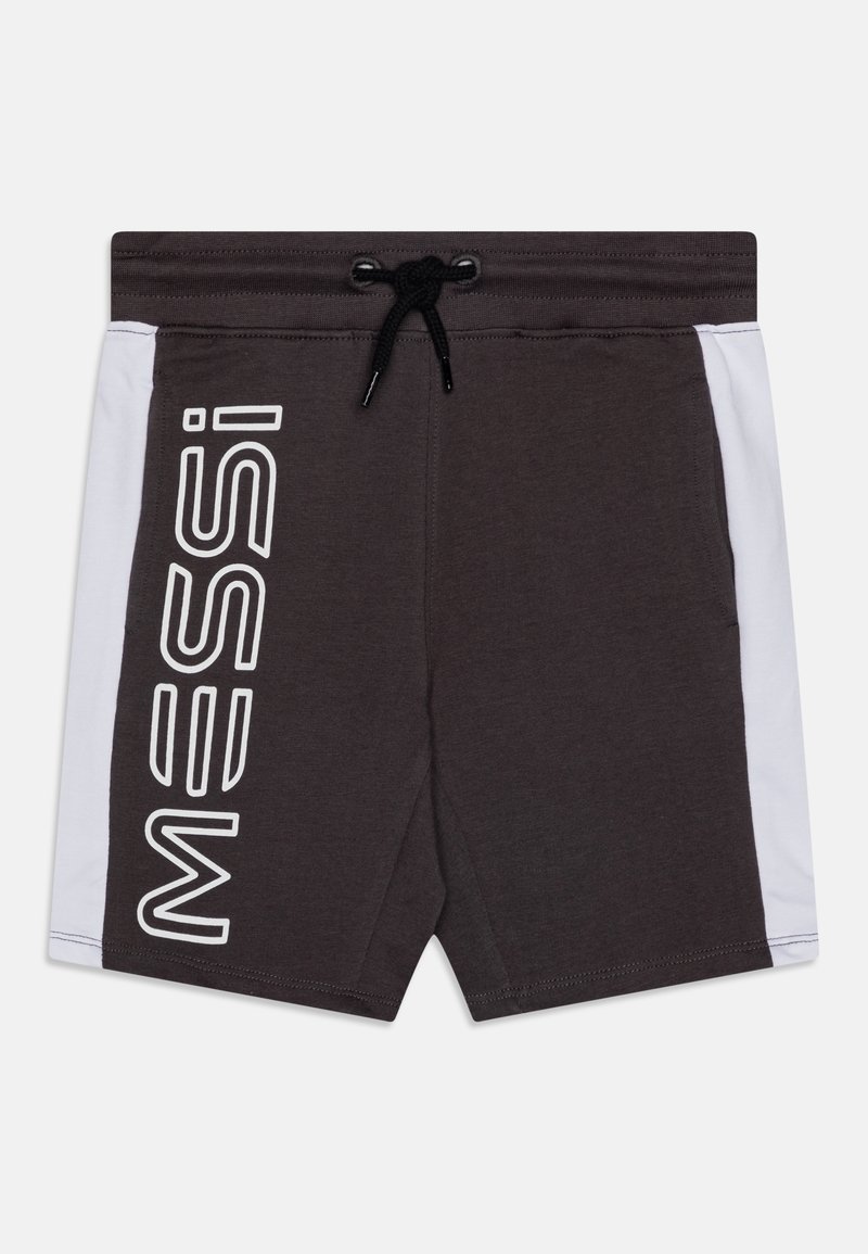 Shorts gris foncé avec panneaux latéraux blancs, taille élastique à cordon noir, et grand texte blanc "MESSI" en vertical sur la jambe gauche.