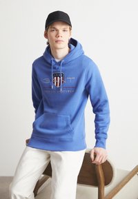 GANT ARCHIVE SHIELD - Mikina s kapucňou - rich blue