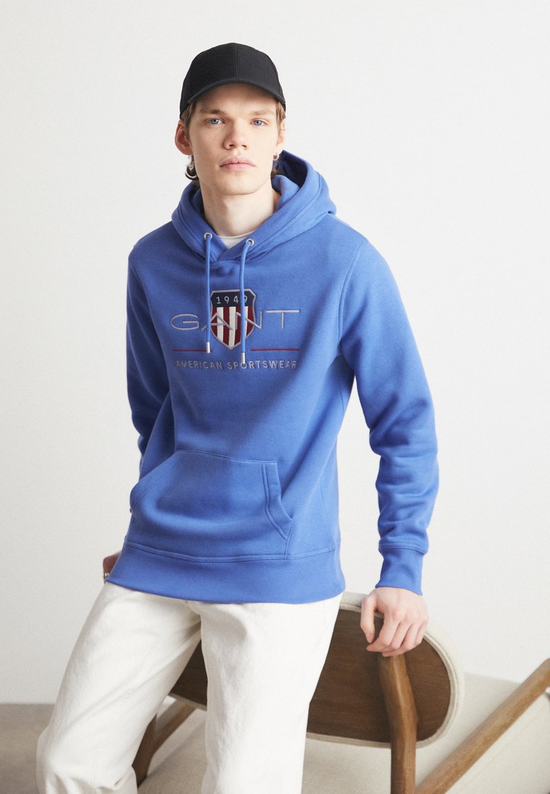 GANT - ARCHIVE SHIELD HOODIE - Luvtröja - rich blue, Förstora