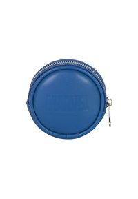 Porte-monnaie circulaire bleu en matériau lisse et durable, avec une fermeture éclair et un logo "MARVEL" embossé sur le devant. Accents en métal argenté.