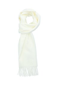 Biały szal wykonany z miękkiego materiału, charakteryzujący się gładką fakturą i frędzlami na brzegach. Szal jest owinięty w kształt pętli.