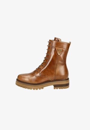 Tan leren veterschoenen met ronde neus, contrasterende bruine zool en decoratieve logo-accent aan de zijkant. Gedetailleerde stiksels overal.