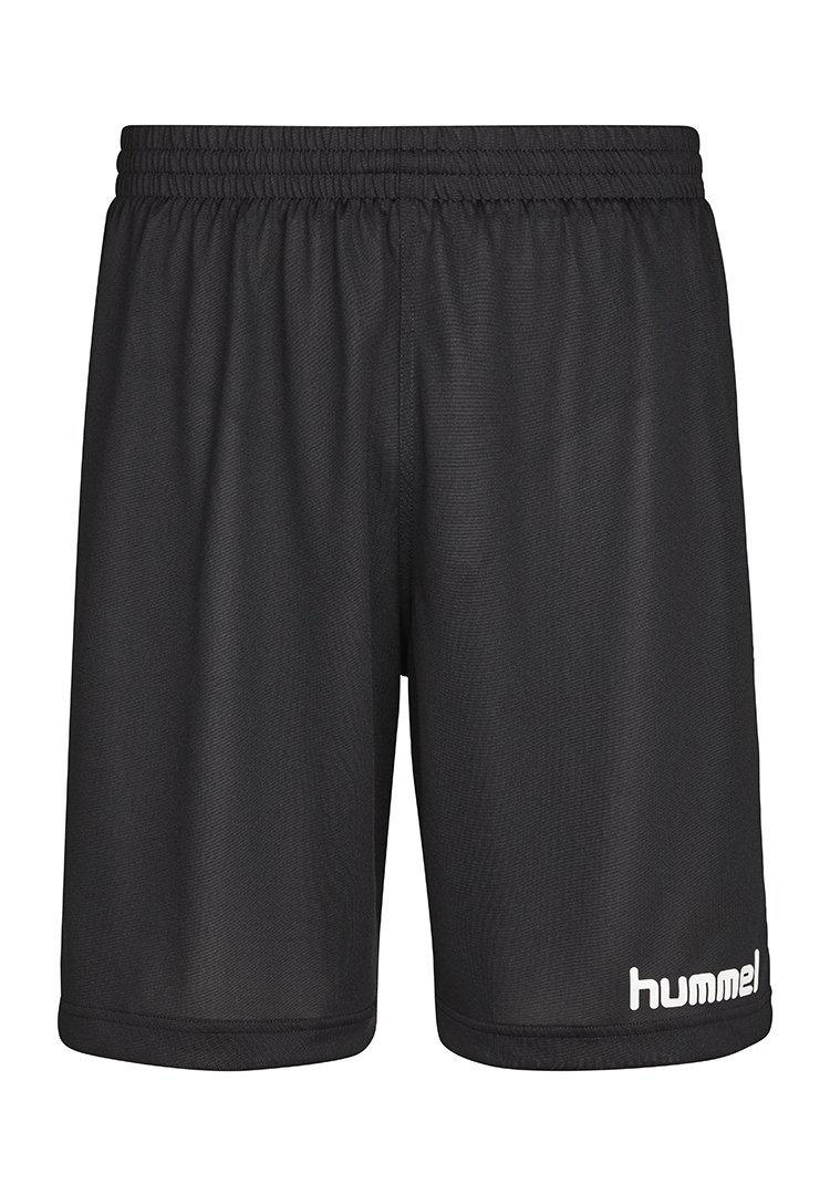 Zwarte sportshorts met een elastische tailleband, gemaakt van ademend materiaal, met een wit logo aan de linkeronderzijde.
