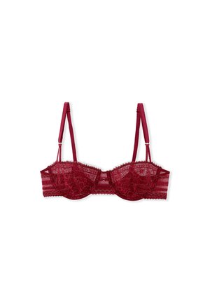 Reggiseno rosso in pizzo con ferretto, coppe trasparenti e spalline regolabili. Il motivo floreale e i bordi ondulati enfatizzano la texture e i dettagli.