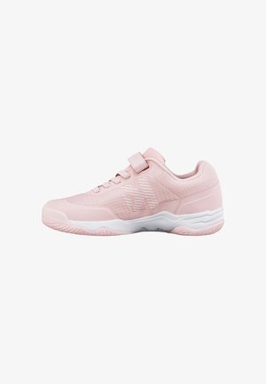 Zapatilla deportiva rosa claro con suela blanca, cordones delanteros y una tira de velcro en la parte superior.