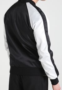 Urban Classics Giubbotto Bomber - metallic black