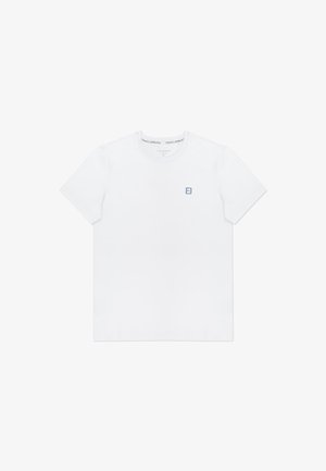 Biała bawełniana koszulka z okrągłym dekoltem, krótki rękaw oraz małym niebieskim logo na lewym piersi. Gładka tekstura i standardowy krój.