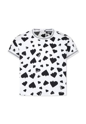 T-shirt bianca a maniche corte con motivo a cuori neri, dotata di un colletto a strisce bianche e nere e di un piccolo logo DKNY.