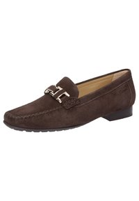 Braune Wildleder-Slipper mit runder Zehenform, silbernem Schnallenakzent und minimalen Nähten. Verfügt über einen niedrigen Absatz und eine Gummisohle.