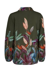 Camicia a fantasia floreale in tessuto verde scuro. Caratterizzata da grandi foglie colorate e fiori dell'uccello del paradiso. Maniche lunghe con polsini elastici.