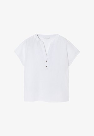 Hvid linnedskjorte med V-hals, kortærmet og tre små brune knapper foran. Enkel, løs design med en glat tekstur.