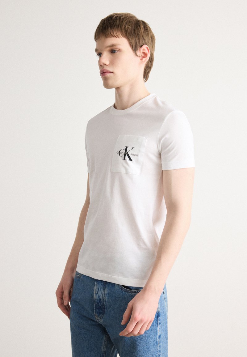 Calvin Klein Jeans CORE MONOGRAM POCKET - T-shirt basic - bright white