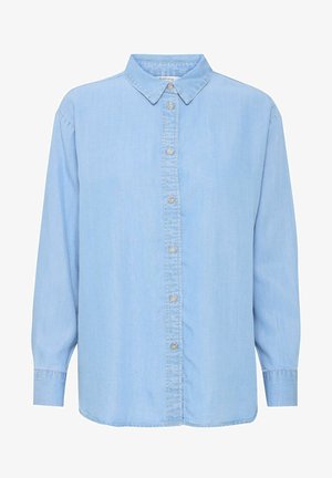 Jasnoniebieska koszula dżinsowa z klasycznym kołnierzykiem, długimi rękawami, zapięciem na guziki i prostym dołem. Miękka tekstura z delikatnymi detalami przeszycia.