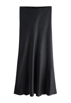 Fekete szatén midi szoknya sima textúrával, magas derékrésszel és enyhe bővüléssel az alján, fehér háttér előtt bemutatva.