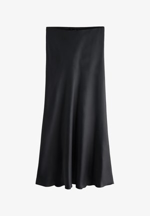 Fekete szatén midi szoknya sima textúrával, magas derékrésszel és enyhe bővüléssel az alján, fehér háttér előtt bemutatva.