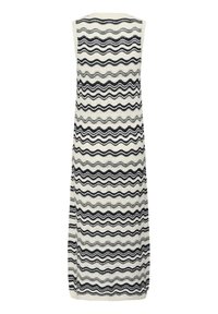 Robe en maille sans manches avec des rayures ondulées horizontales noires et blanches, longueur midi, coupe droite.