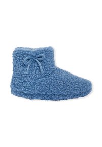 Niebieski dzianinowy kapcie z teksturowanym wzorem i mał�ą kokardką z boku, zaprojektowane z myślą o wygodzie i cieple w pomieszczeniach.