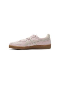 Unselected, crystal pink white