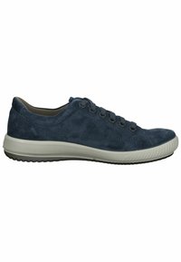 Sneaker in suede bluem con design a taglio basso, punta rotonda, sei occhielli e suola in gomma testurizzata per una migliore aderenza.