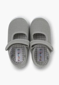 Scarpe Mary Jane in tela grigia con strap in velcro, suola in gomma bianca e motivo a scacchi all'interno. Accentuate da un'etichetta del marchio.