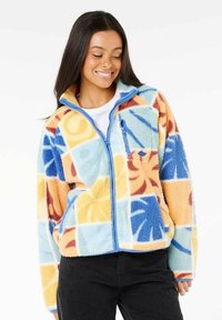 Giacca in pile con zip, caratterizzata da un design a patchwork colorato in blu, giallo e arancione con motivi floreali e una tasca frontale.