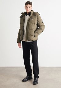Calvin Klein Jeans ESSENTIALS JACKET - Vinterjakker - tarmac